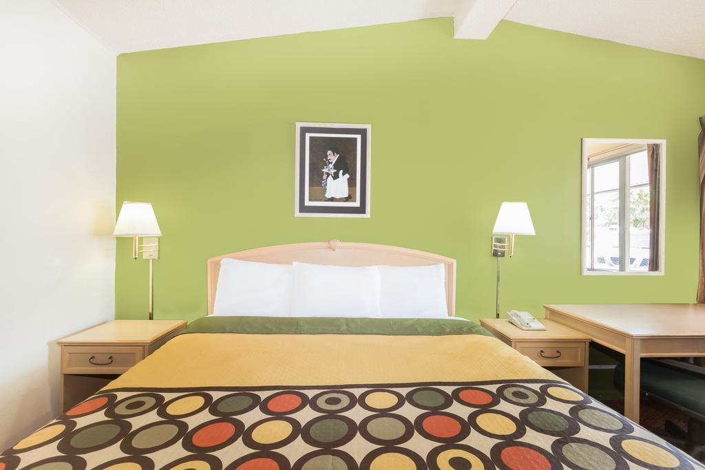 Knights Hotel 2*